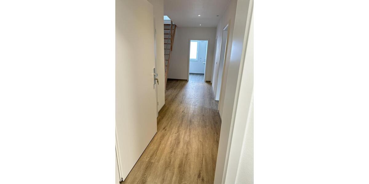 Moderne 4- Zimmer Dachgeschosswohnung in Adendorf 4 zimmer