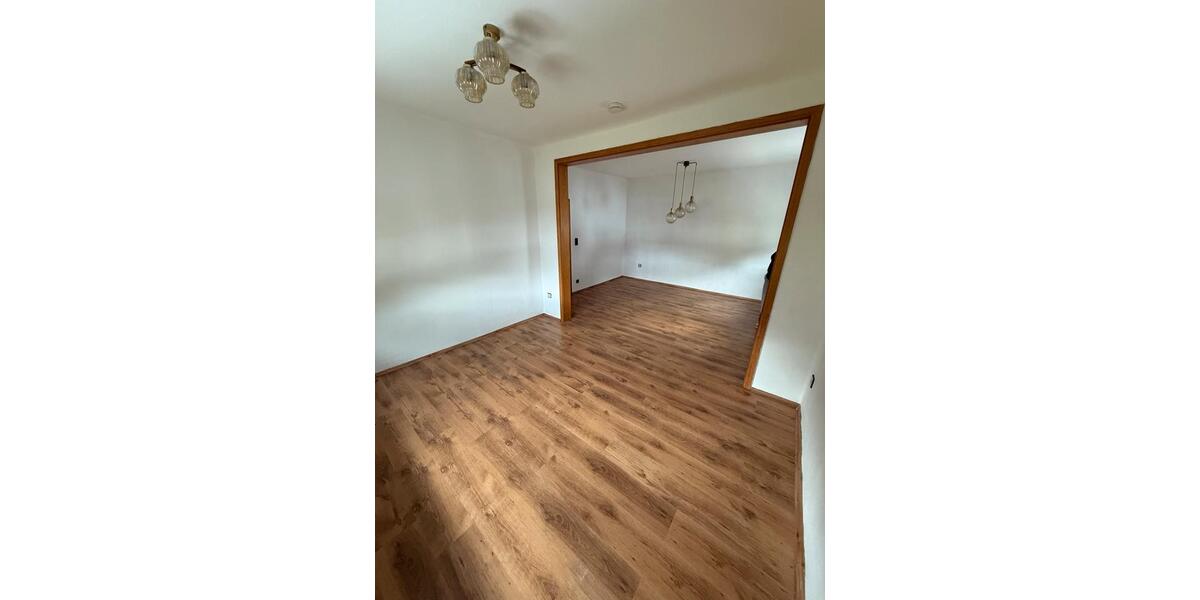 Etagenwohnung Singhofen - 5 Zimmer, 120 m&sup2;, 1.000&euro; | Angebot:26592201