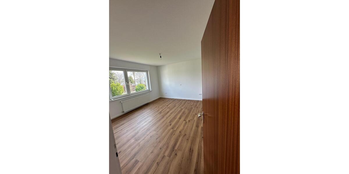 Erdgeschoßwohnung Bad Driburg - 4 Zimmer, 110 m&sup2;, 825&euro; | Angebot:26039376