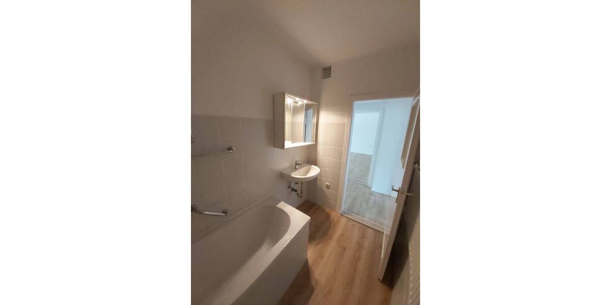 Etagenwohnung Wilhelmshaven Innenstadt - 2 Zimmer, 67 m&sup2;, 399&euro; | Angebot:25775004