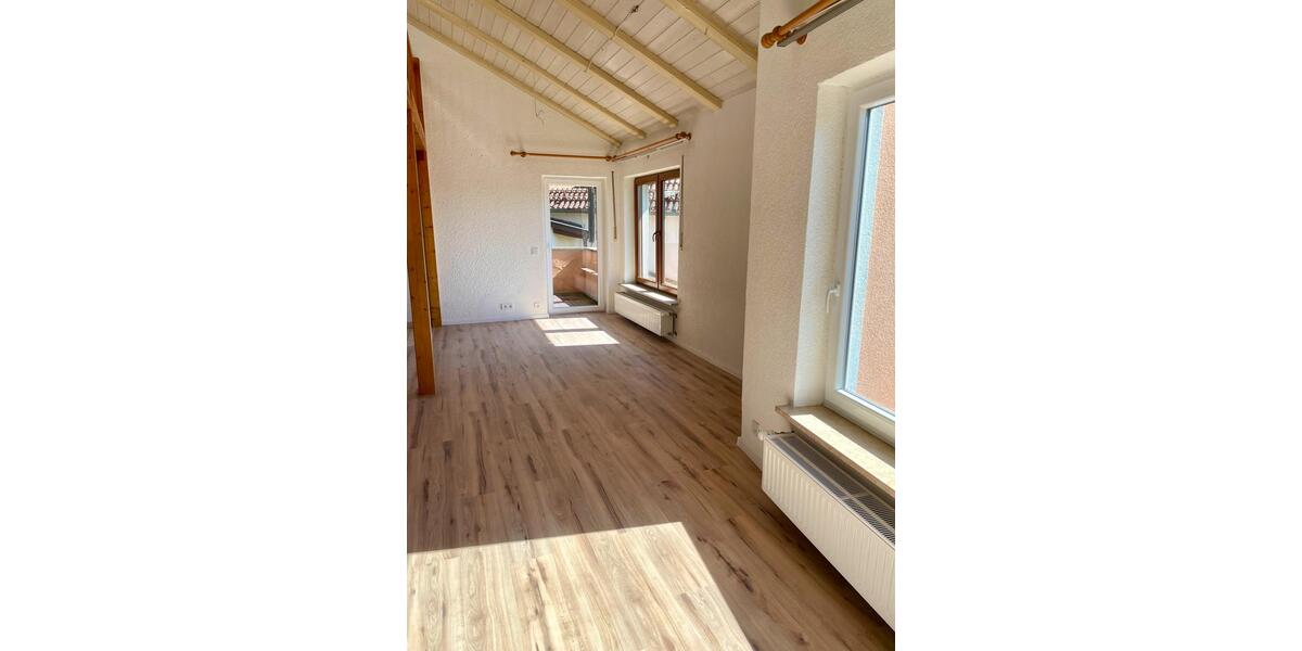 Dachgeschoßwohnung Neustadt bei Coburg - 4 Zimmer, 135 m&sup2;, 895&euro; | Angebot:26705080