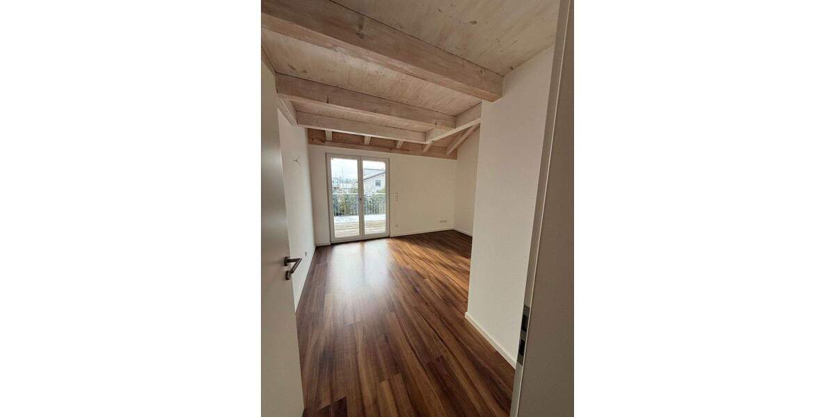 Etagenwohnung Emertsham - 5 Zimmer, 155 m&sup2;, 2.450&euro; | Angebot:24978661