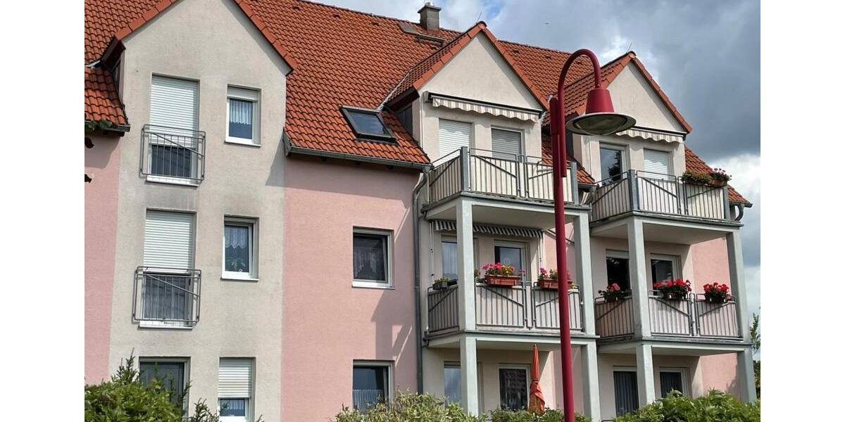 Dachgeschoßwohnung Hohenstein-Ernstthal Ernstthal - 2 Zimmer, 66 m&sup2;, 350&euro; | Angebot:25230909