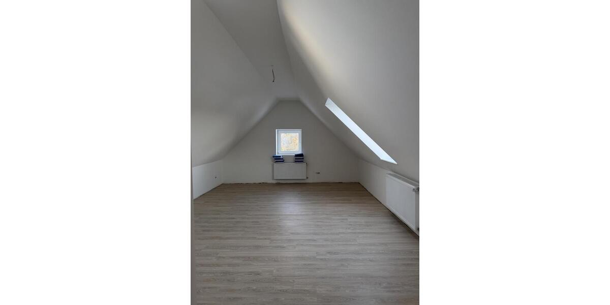 Dachgeschoßwohnung Salzhausen - 2.5 Zimmer, 90 m&sup2;, 1.000&euro; | Angebot:26631024