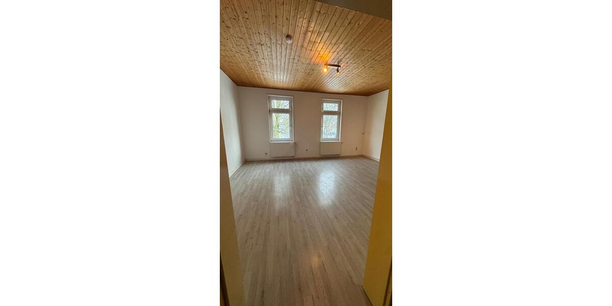 Etagenwohnung Holzminden - 3 Zimmer, 105 m&sup2;, 450&euro; | Angebot:24833319