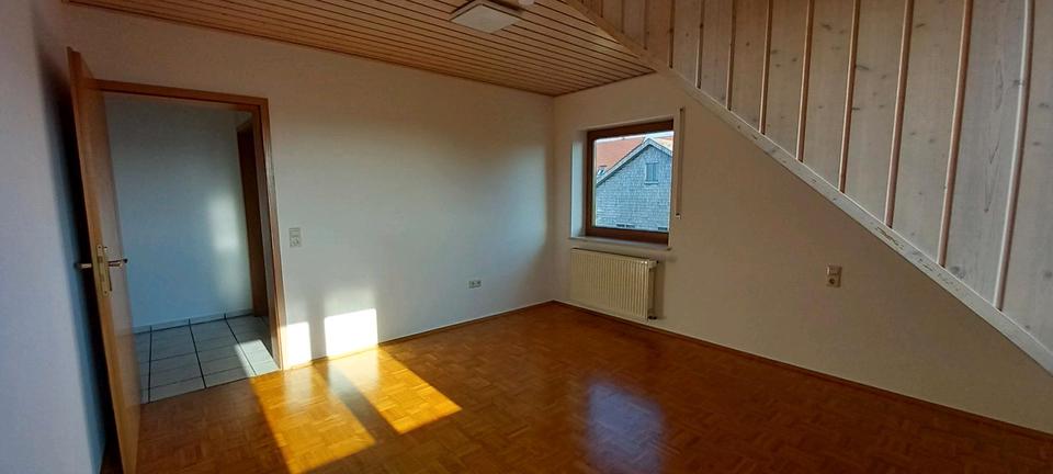 Dachgeschoßwohnung Jagstzell - 4 Zimmer, 90 m&sup2;, 650&euro; | Angebot:26312686