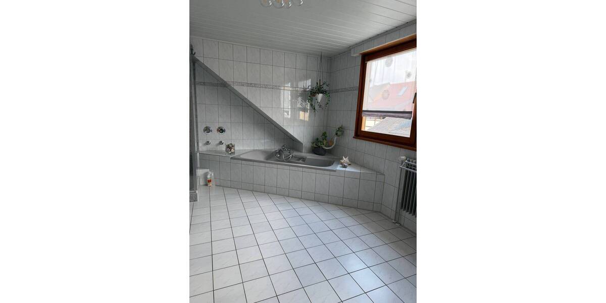 Etagenwohnung Erlangen Frauenaurach - 2 Zimmer, 117 m&sup2;, 1.200&euro; | Angebot:26092188