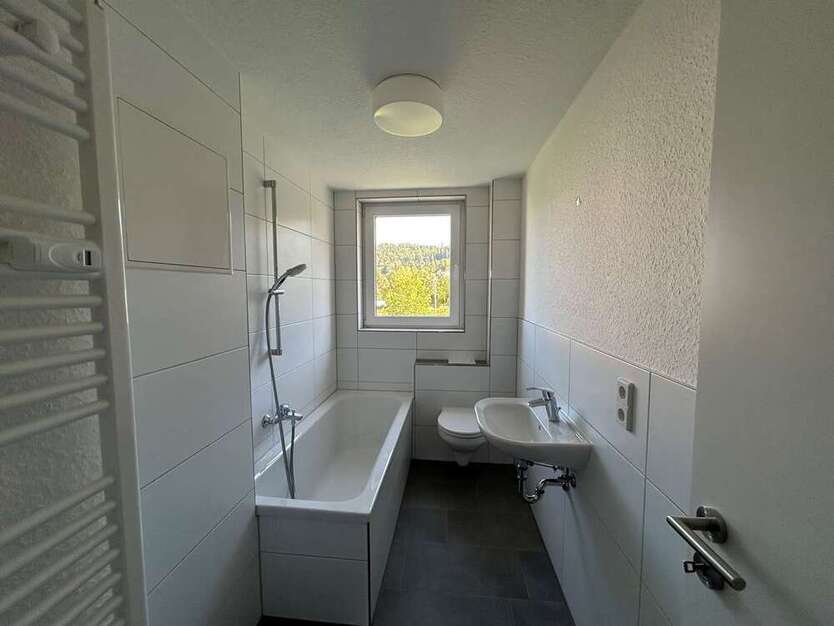 Wohnung zum Mieten in Suhl 240 € 31.91 m²