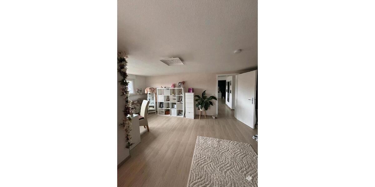 Dachgeschoßwohnung Püttlingen - 3 Zimmer, 82 m&sup2;, 620&euro; | Angebot:26256163