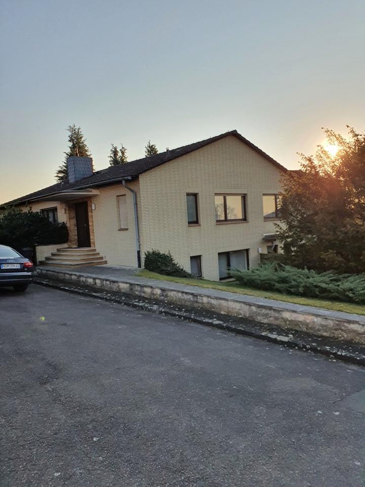 Haus mit 5 Zimmer (220qm), Balkon und Grundstück zu vermieten