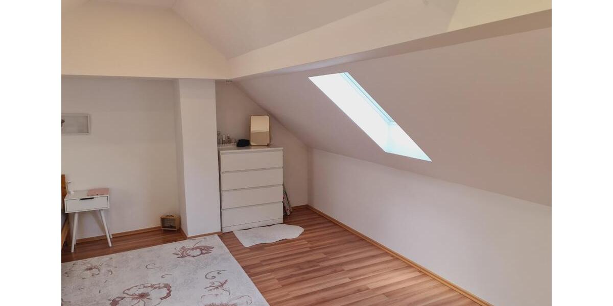 Dachgeschoßwohnung Schwandorf - 1 Zimmer, 50 m&sup2;, 400&euro; | Angebot:25959676