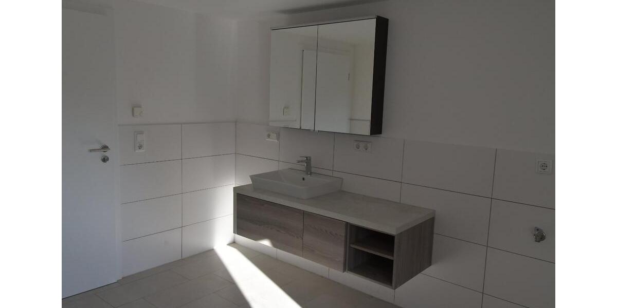 Etagenwohnung Leutershausen - 7 Zimmer, 230 m&sup2;, 1.500&euro; | Angebot:24781171