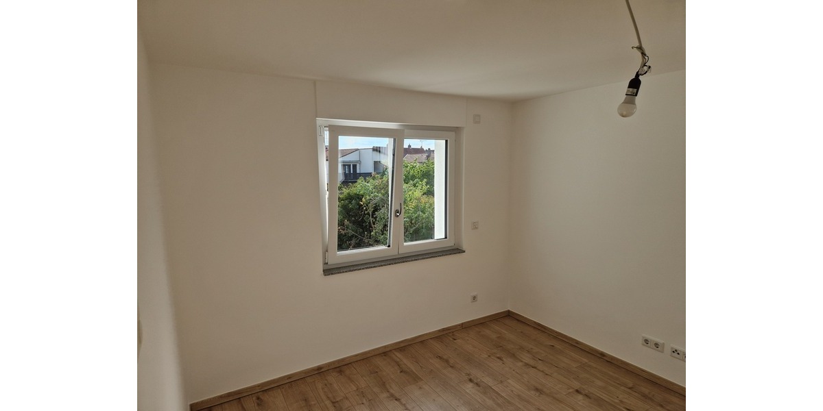 6-Zi-DHH neu saniert, Wärmepumpe, Wallbox-ready, Dämmung, EBK, großer Garten - Einfamilienhaus Stockstadt am Main | Angebot:26986202