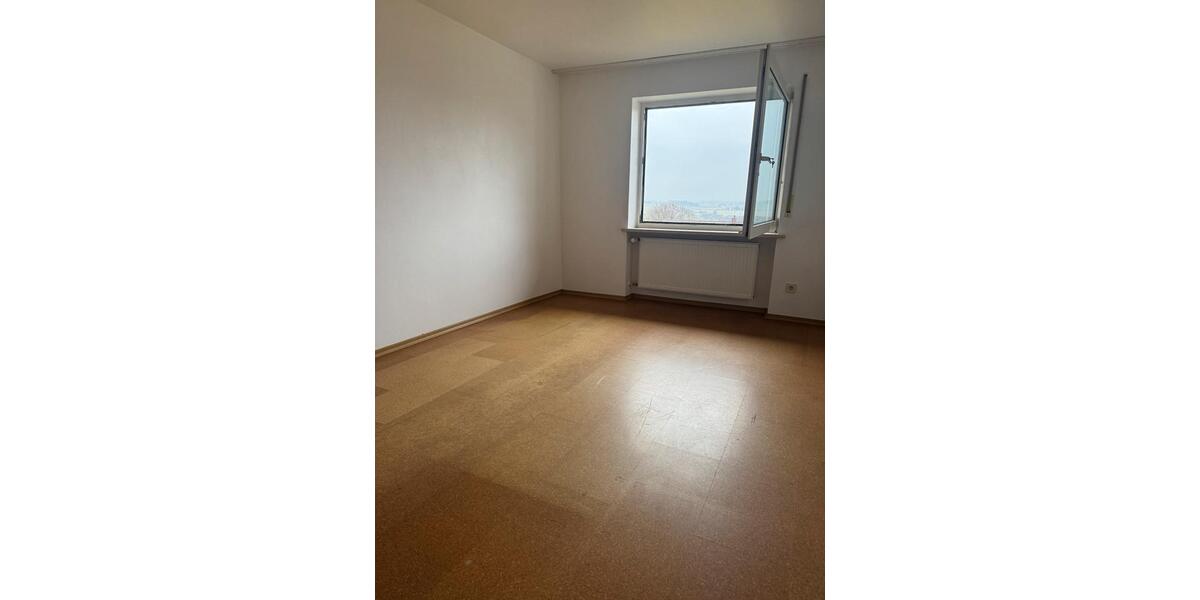 Erdgeschoßwohnung Furth im Wald - 4 Zimmer, 135 m&sup2;, 990&euro; | Angebot:24995884