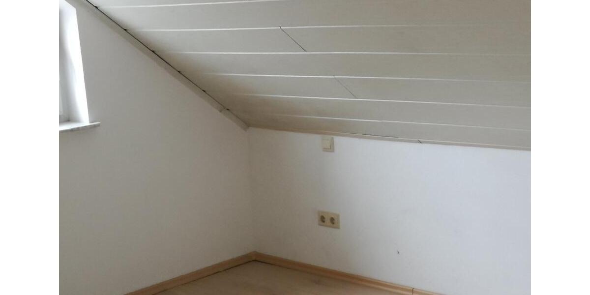 Dachgeschoßwohnung Münster (Hessen) - 4 Zimmer, 95 m&sup2;, 990&euro; | Angebot:24679176