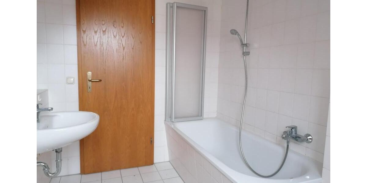 Etagenwohnung Gröningen - 3 Zimmer, 72 m&sup2;, 430&euro; | Angebot:25477562