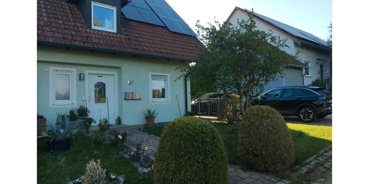 Dachgeschoßwohnung Neustadt an der Waldnaab - 3 Zimmer, 90 m&sup2;, 800&euro; | Angebot:25104520