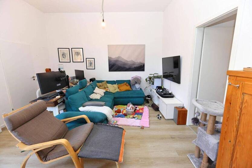 Neu renovierte, große Wohnung mit EinliegerWohnung zu vermieten