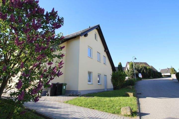 Etagenwohnung Niederfrohna - 2 Zimmer, 50 m&sup2;, 350&euro; | Angebot:26596621