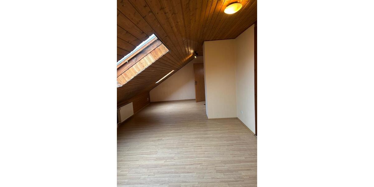 Dachgeschoßwohnung Rodgau - 2.5 Zimmer, 68 m&sup2;, 900&euro; | Angebot:25239301