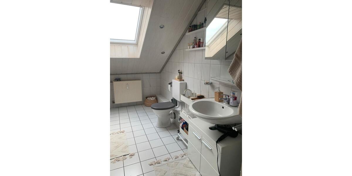 Dachgeschoßwohnung Lage - 3 Zimmer, 72 m&sup2;, 977&euro; | Angebot:24646958