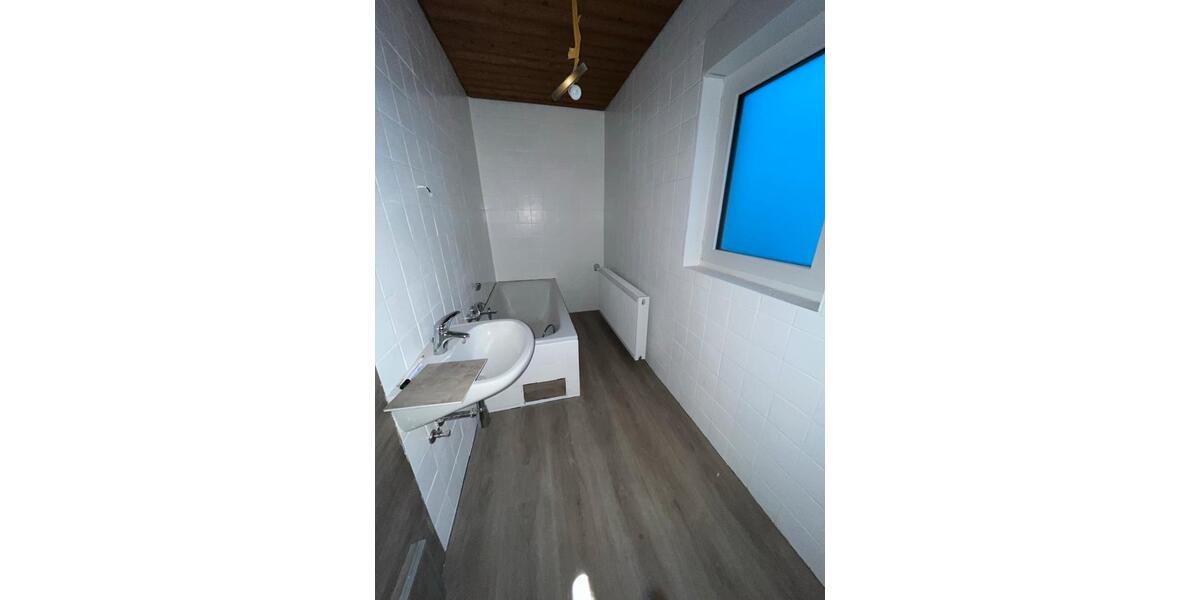 Etagenwohnung Staufenberg - 5 Zimmer, 130 m&sup2;, 1.250&euro; | Angebot:24785498