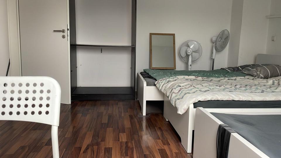 Wohnen auf Zeit Krefeld - 6 Zimmer, 150 m&sup2;, 600&euro; | Angebot:25550414