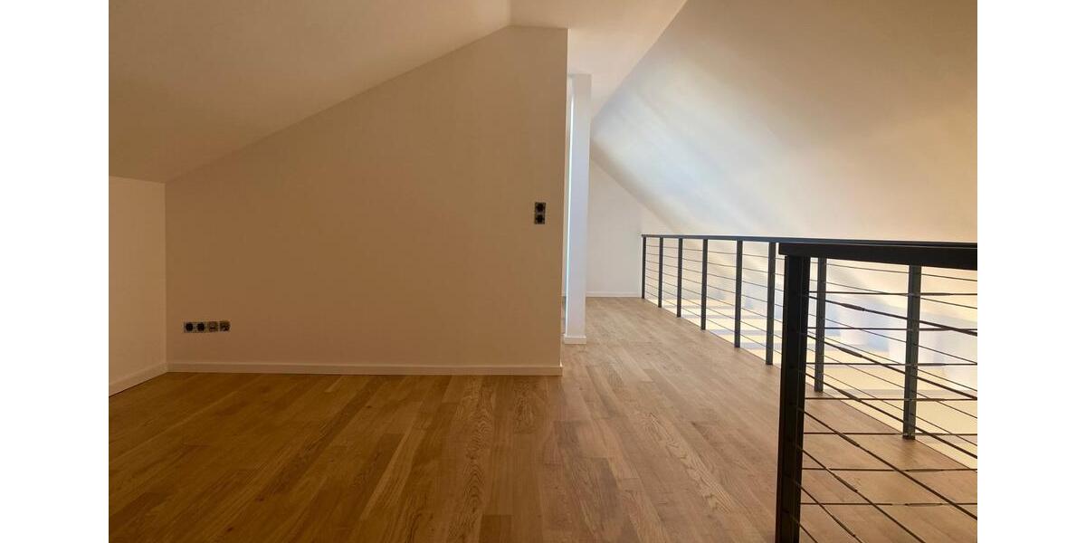 Dachgeschoßwohnung Berlin Mitte - 2.5 Zimmer, 137 m&sup2;, 2.900&euro; | Angebot:24847053