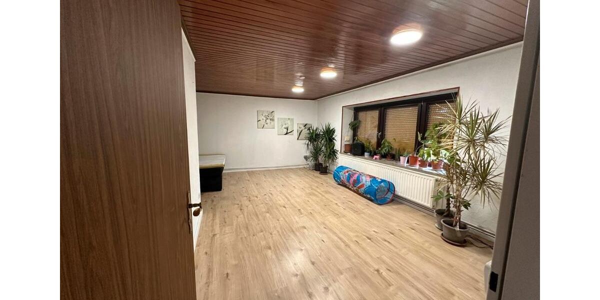 Etagenwohnung Delmenhorst Deichhorst - 3 Zimmer, 115 m&sup2;, 1.000&euro; | Angebot:25216453