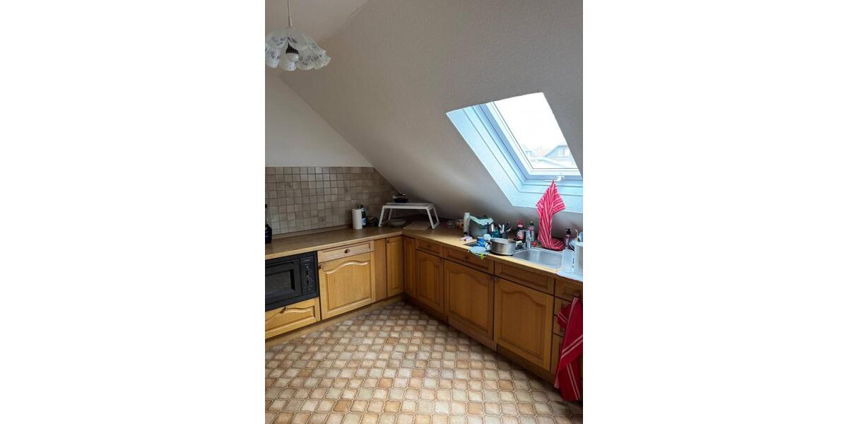 Dachgeschoßwohnung Marburg - 3 Zimmer, 80 m&sup2;, 380&euro; | Angebot:24703221