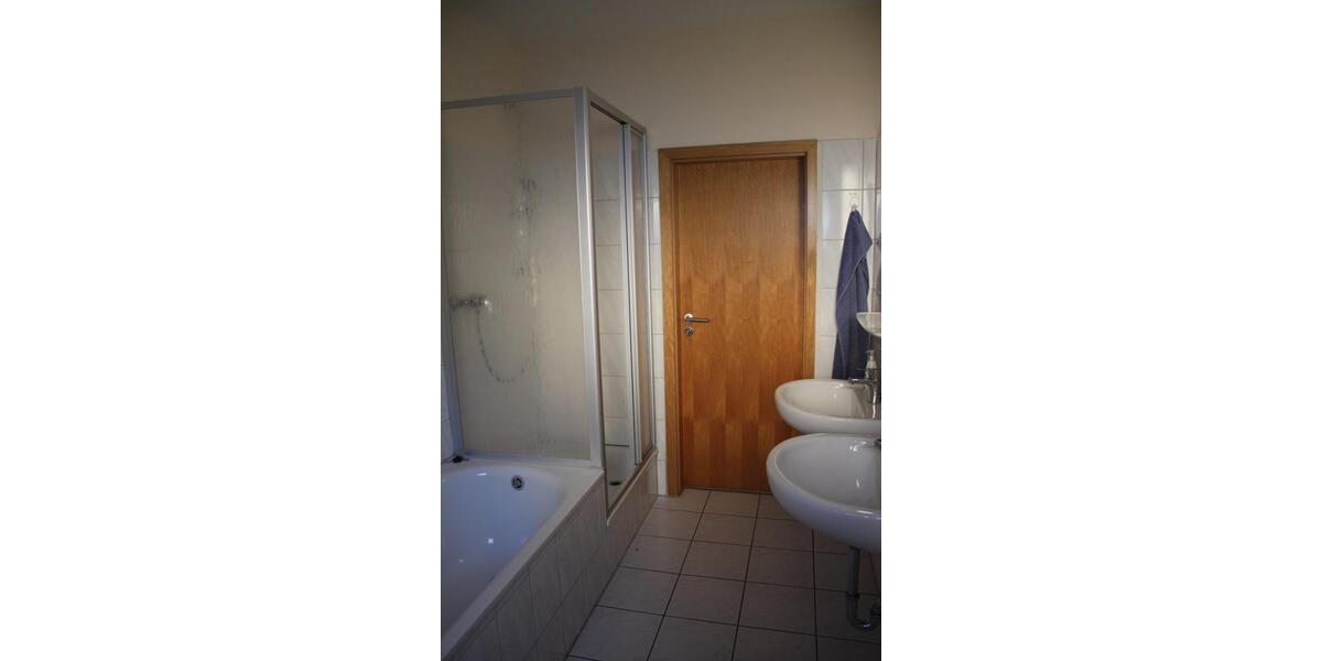 Etagenwohnung Suderburg - 6 Zimmer, 200 m&sup2;, 1.300&euro; | Angebot:25890682