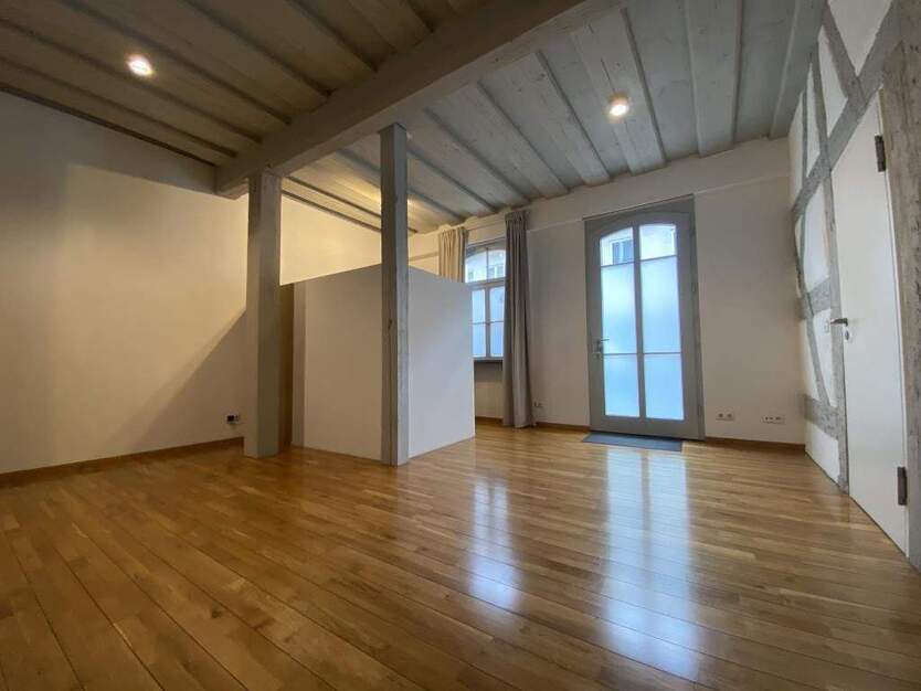 Charmante 3-Zimmer-Wohnung in historischem Haus Nähe Theaterplatz 3 zimmer