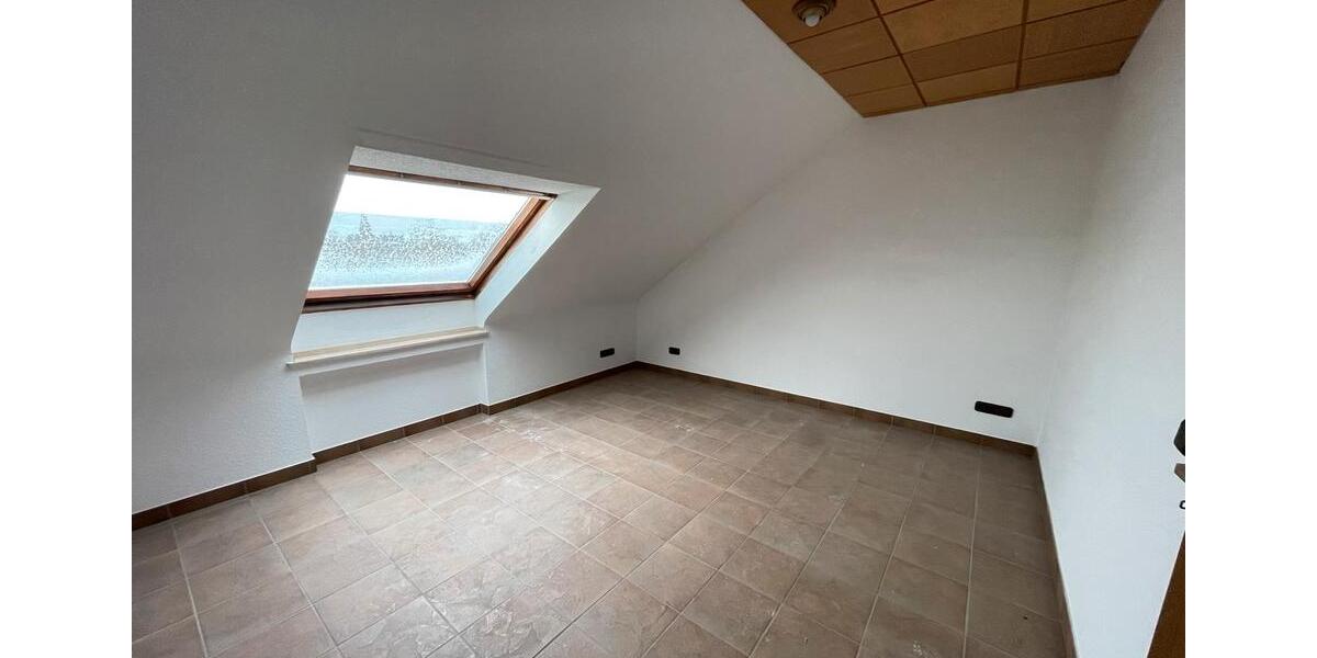 Helle Dachgeschosswohnung zu vermieten | 2 Zimmer | 70qm 2 zimmer