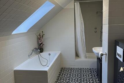 Schöne und gepflegte 2,5-Raum-DG-Wohnung in Mainhausen inkl. Einbauküche 2 zimmer