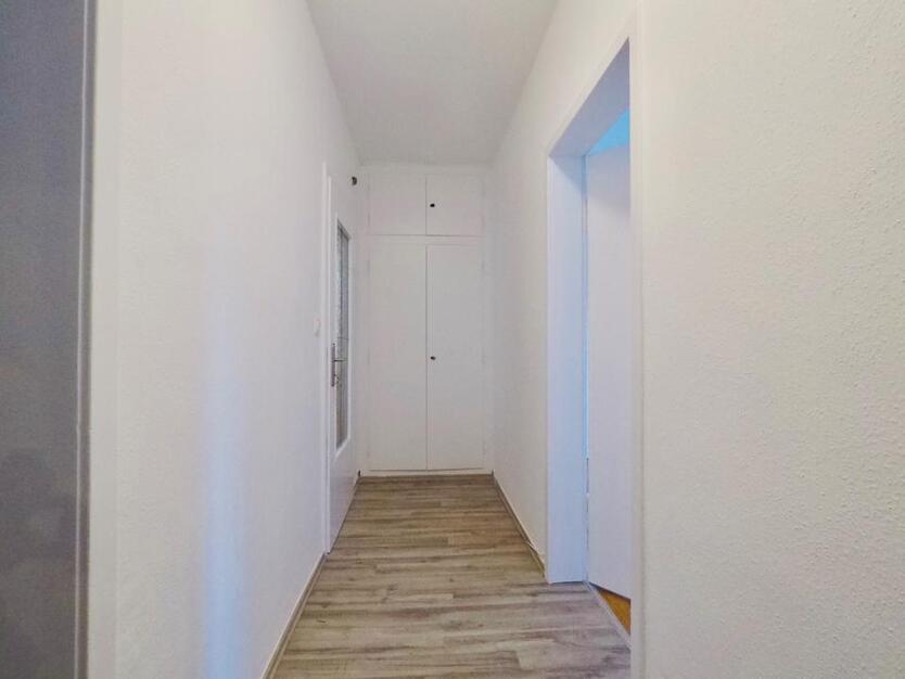 3-Zimmer-Wohnung, großer Küche, modernem Bad & Terrasse u. Garten zimmer