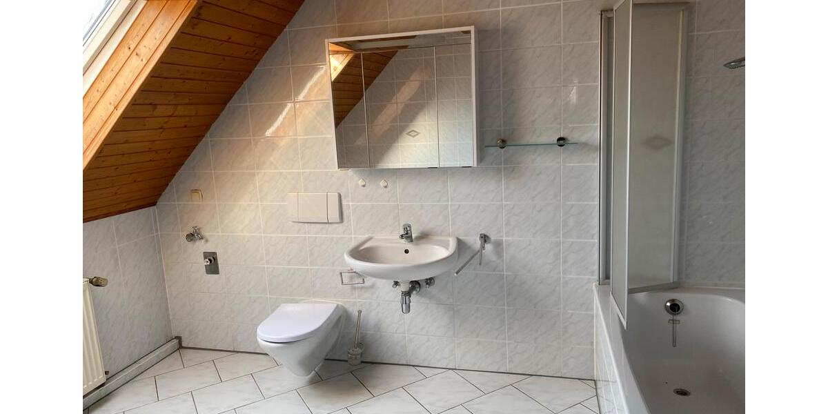 Dachgeschoßwohnung Suhl - 2.5 Zimmer, 60 m&sup2;, 516&euro; | Angebot:26059998