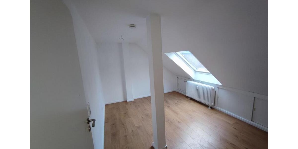 Dachgeschoßwohnung Seesen - 4 Zimmer, 105 m&sup2;, 680&euro; | Angebot:22396212