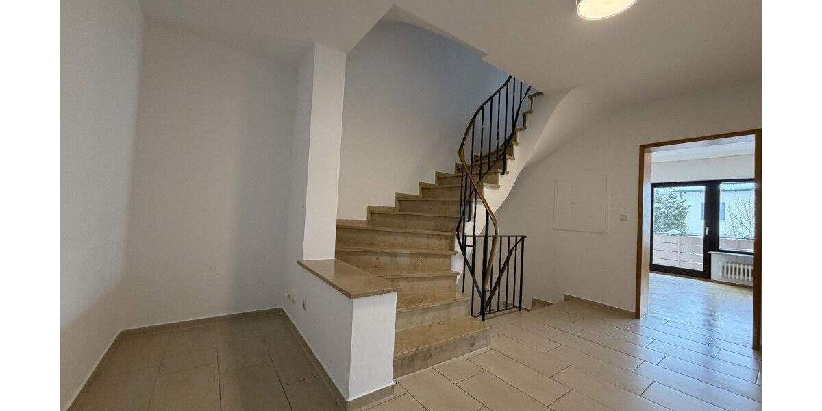 Reihenmittelhaus Uttenreuth - 8 Zimmer, 148 m&sup2;, 1.800&euro; | Angebot:24808672