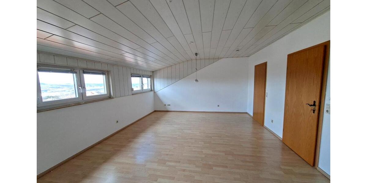 Dachgeschoßwohnung Sinsheim - 3 Zimmer, 77 m&sup2;, 720&euro; | Angebot:26166083