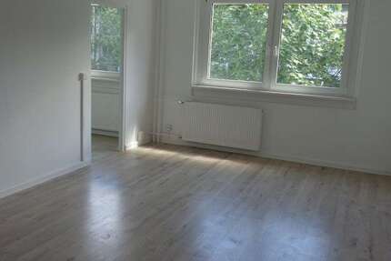 Wohnung Brandenburg an der Havel Hohenstücken - 1 Zimmer, 33 m&sup2;, 237&euro; | Angebot:25226538
