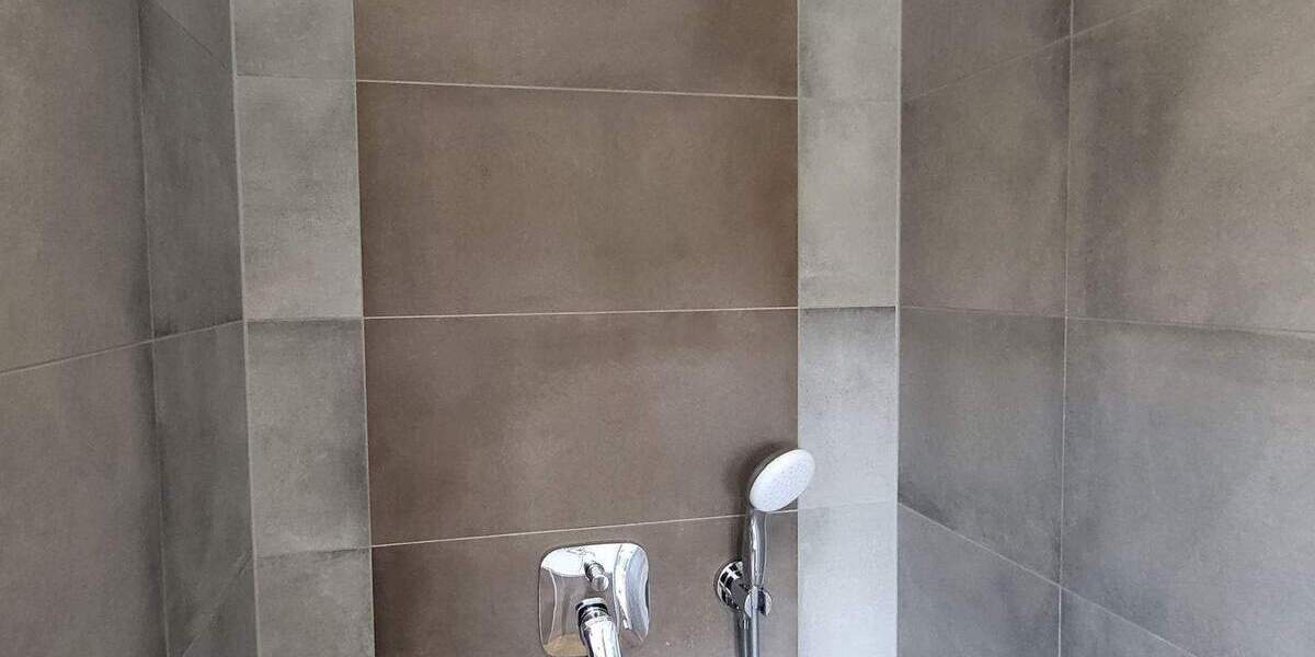 Hochwertige Sanierung im Zweitbezug - 4-Raum-Wohnung - Tageslichtbad, Gäste-WC, Parkett, Stellplatz 4 zimmer