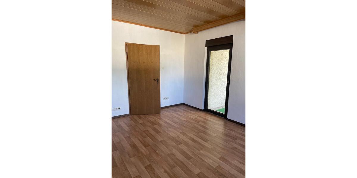 Helles WG Zimmer in Karlsruhe-Neureut in 5er Frauen-WG Nr. 3 1 zimmer