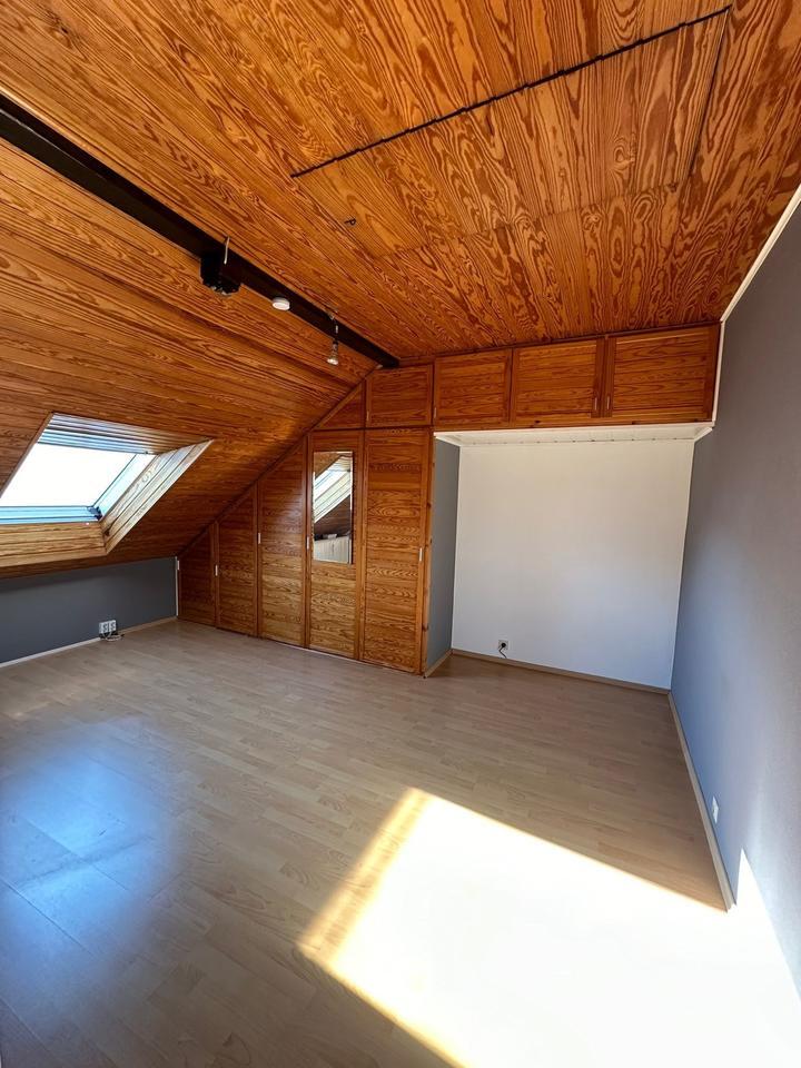 Großzügige 5-Zimmer-Wohnung, 155qm mit Garten und Stellplatz