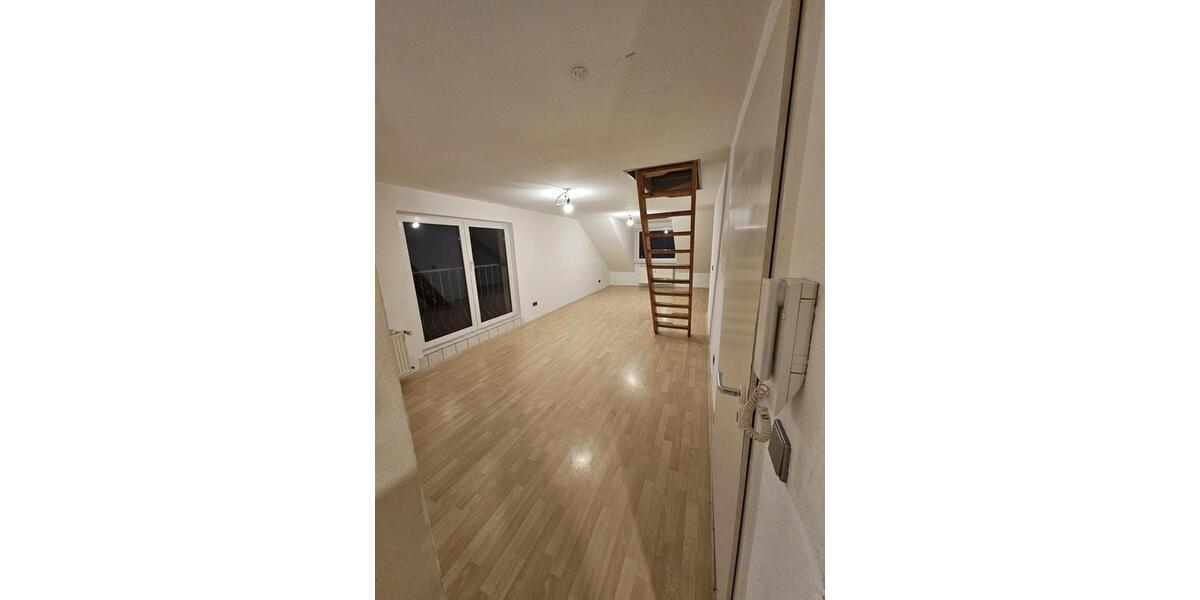 Dachgeschoßwohnung Cölbe - 3 Zimmer, 62 m&sup2;, 750&euro; | Angebot:25542878