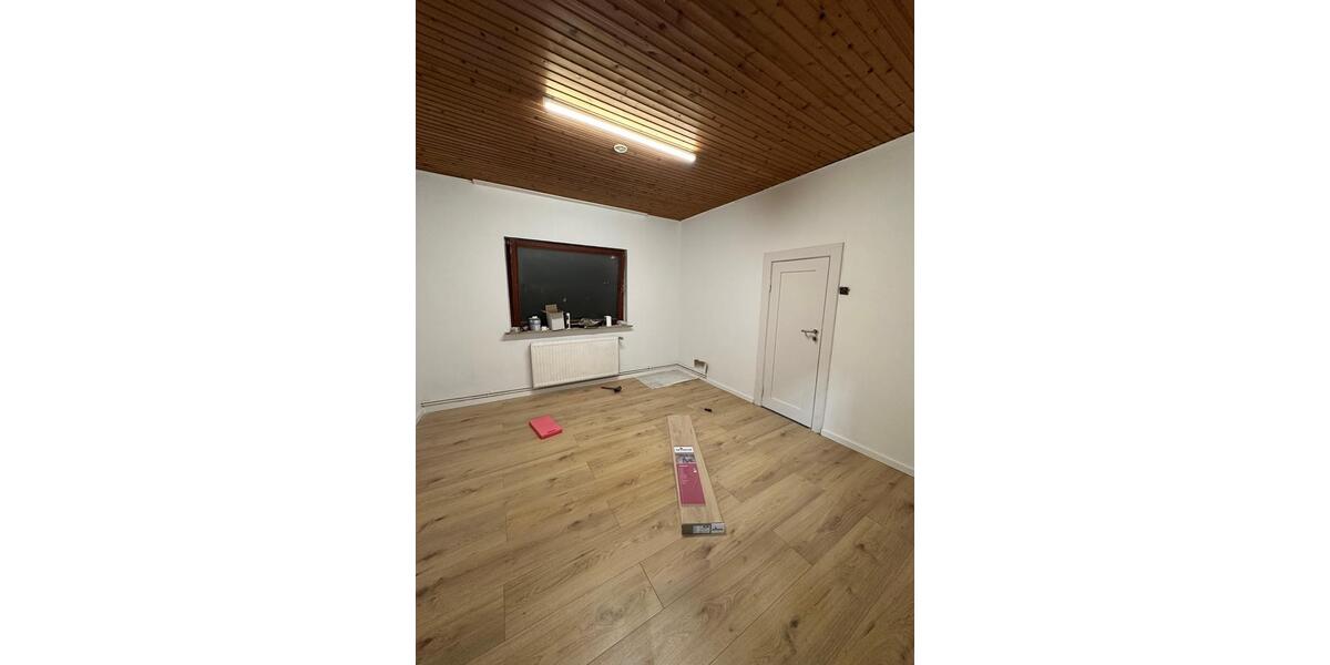 Dachgeschoßwohnung Brake (Unterweser) - 4 Zimmer, 90 m&sup2;, 900&euro; | Angebot:26120315
