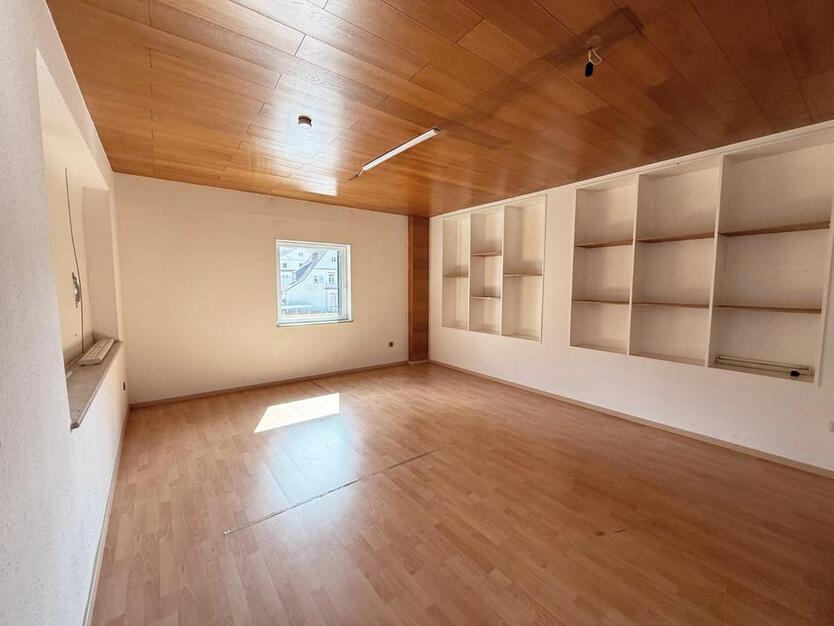 geräumige 7-ZKB Wohnung in Neunkirchen