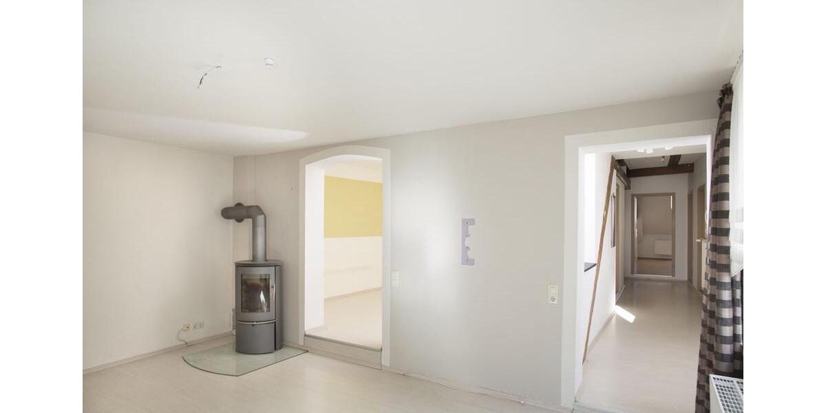 Dachgeschoßwohnung Hof Altstadt - 3 Zimmer, 100 m&sup2;, 650&euro; | Angebot:24570141