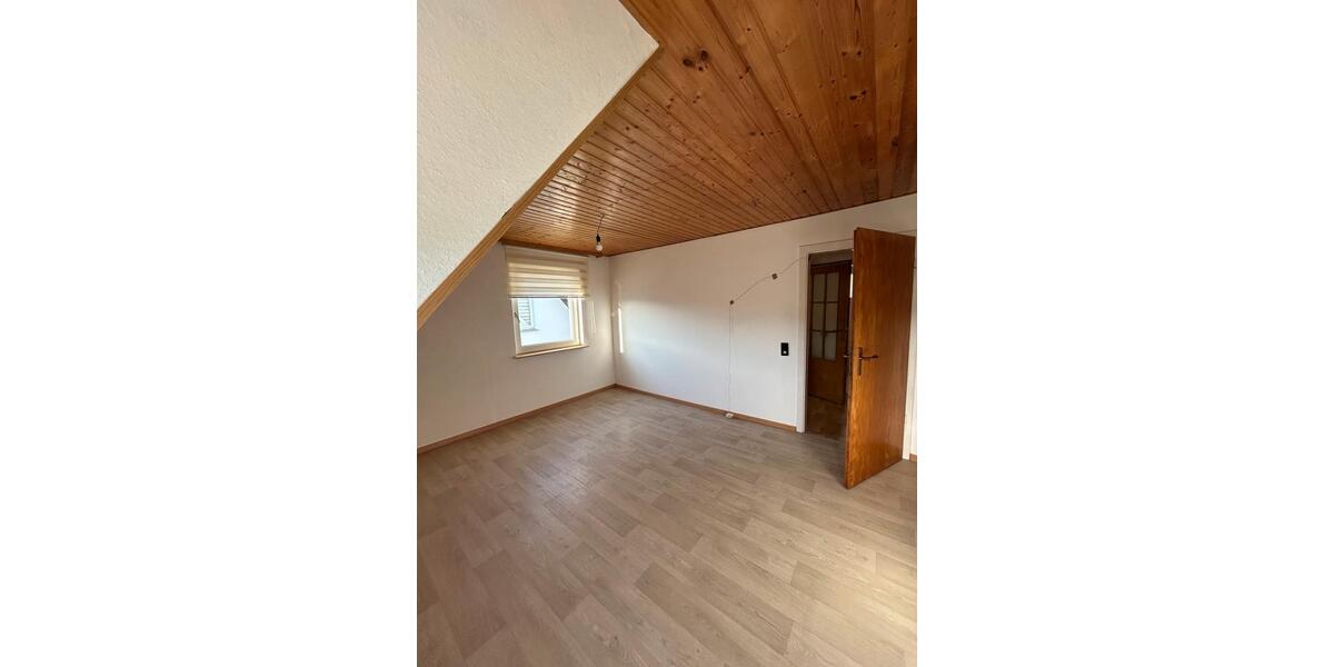 Dachgeschoßwohnung Werdohl - 2 Zimmer, 60 m&sup2;, 650&euro; | Angebot:24552233