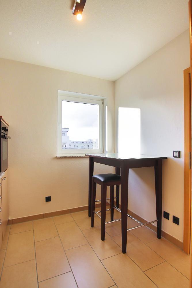 möblierte 2 ZKBB* 5.OG* Aufzug* el. Rolläden* EBK* TG* Westbalkon* Frankfurt-Am Rebstockpark