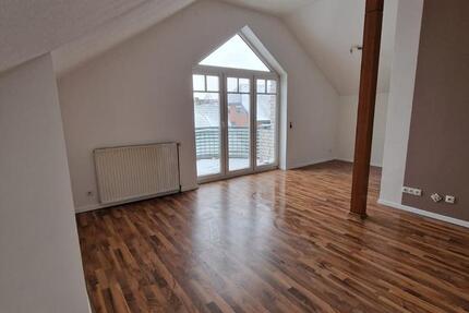 Schöne helle, renovierte Wohnung mit Balkon fußläufig Innenstadt 2 zimmer